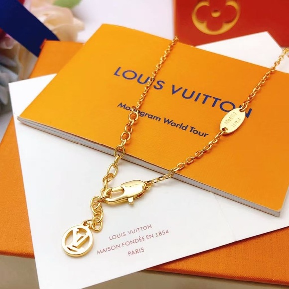 Louis Vuitton Gold Star Necklace - Picture 5 of 6